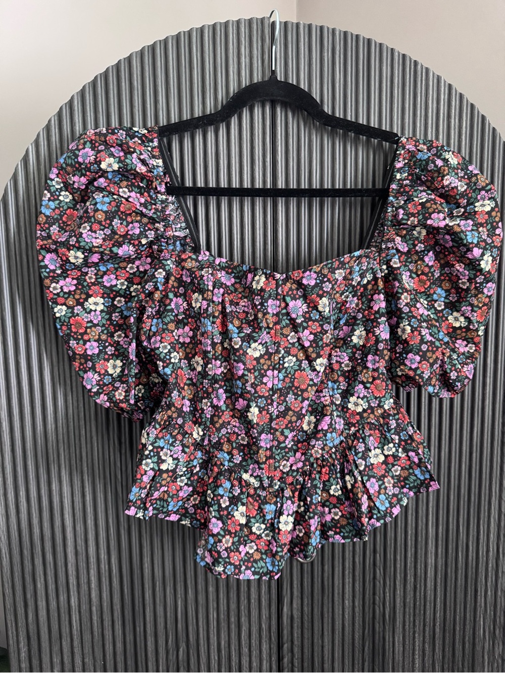 Floral Puff-Sleeve Peplum Top with Open Back